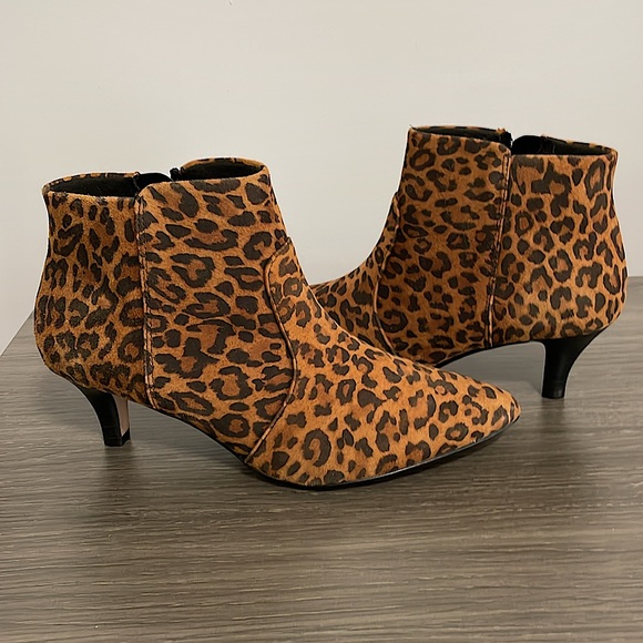 Clark’s Leopard Print Booties (Ankle Boots) - Picture 2 of 11